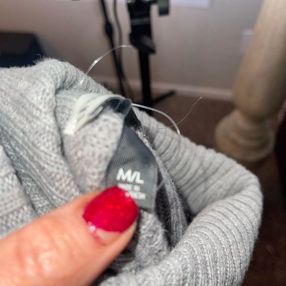 LA CLASSE COUTURE Kiara Poncho Size M/L - Picture 16 of 16